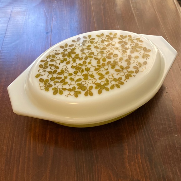 Vintage 1967-72 Pyrex Verde (gooseberry) casserole - Picture 2 of 8